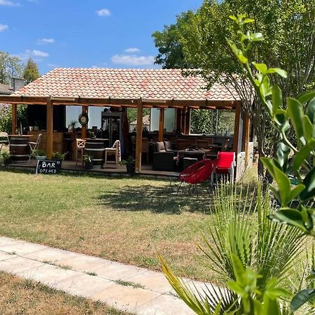 Les Artigues-de-Lussac Aux Abris Des Vents D'Anges Bed & Breakfast エクステリア 写真